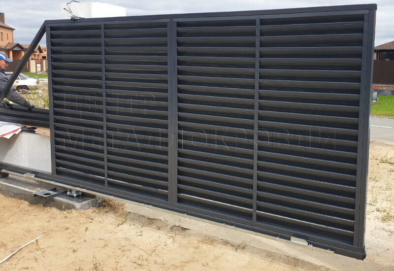 Забор-жалюзи в Байконуре фотография